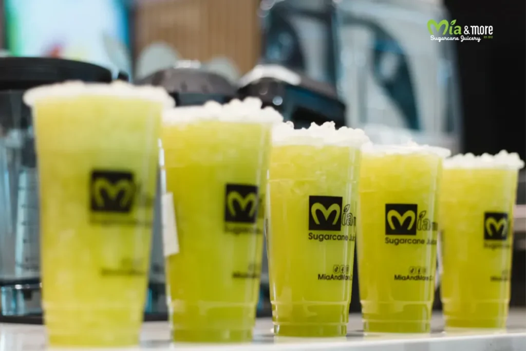 Fresh sugarcane juice at Mía & More maintains its smooth, silky texture after pressing.