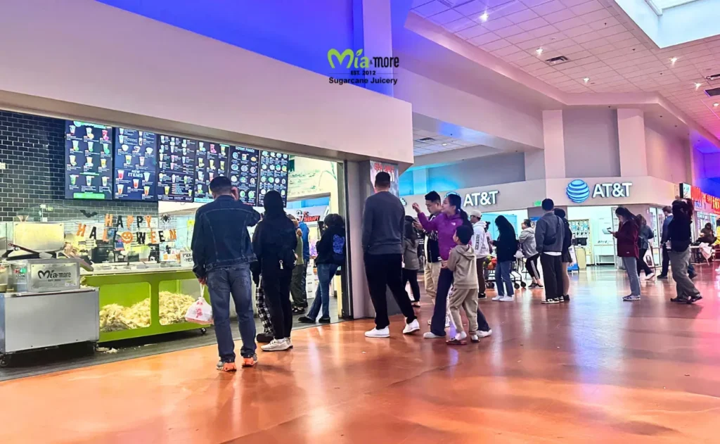 Customers waiting at a Mía & More store