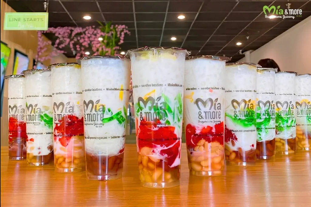 Delicious gourmet desserts with various toppings at Mía & More